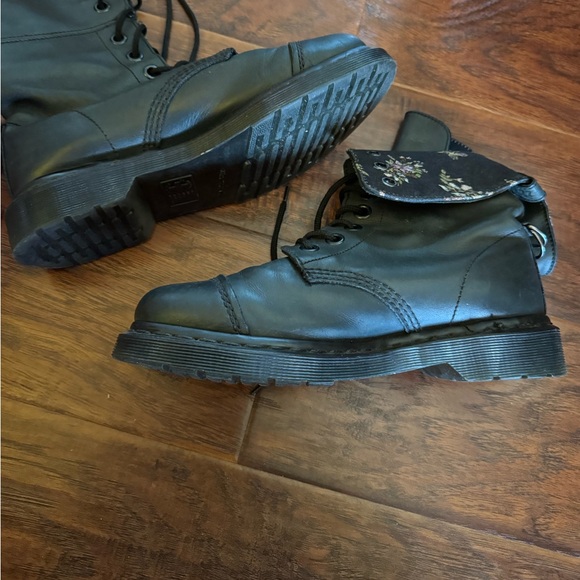 Doc Martin Triumph Amelie fold over combat boot - Picture 6 of 10